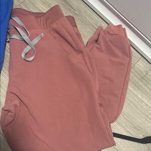 Women’s figs Pants